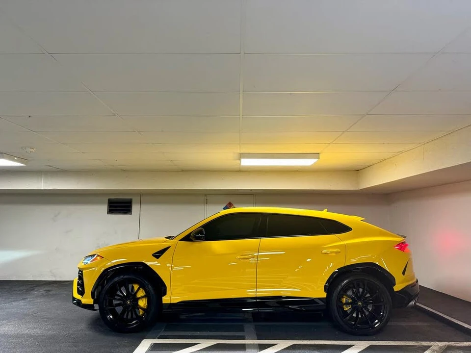 2022 Lamborghini Urus - Image 2 of 31