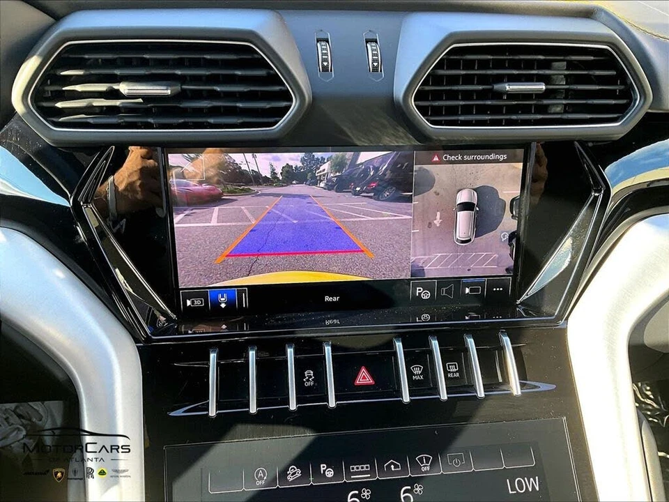 2022 Lamborghini Urus - Image 19 of 31