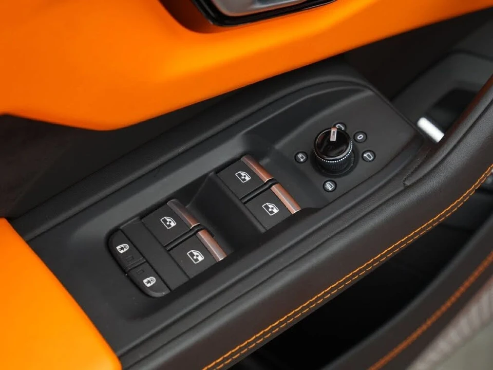 2022 Lamborghini Urus - Image 17 of 31