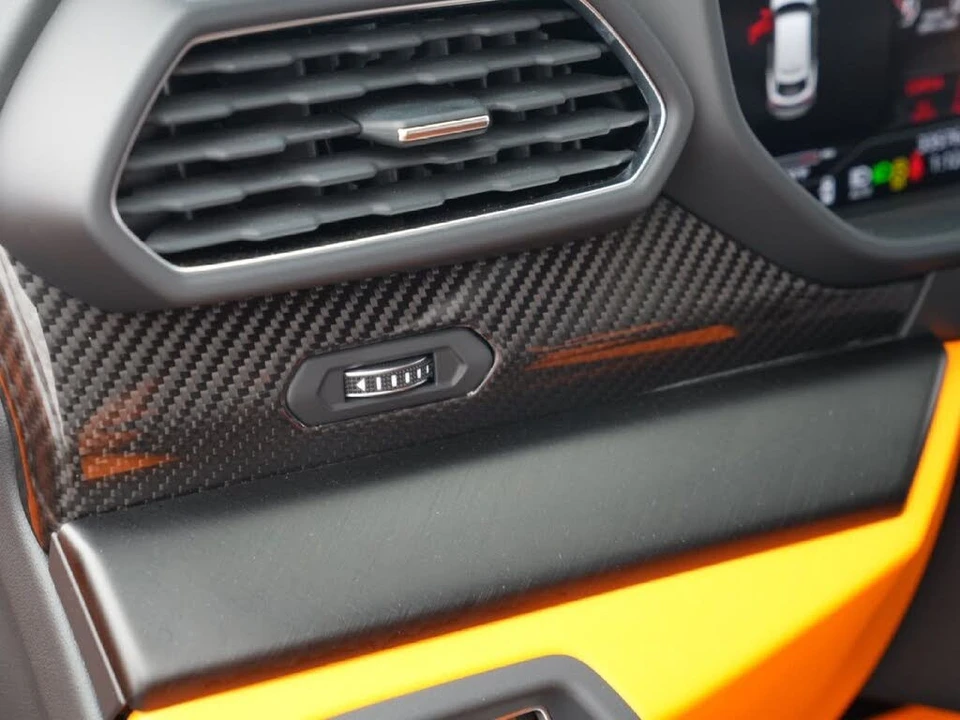 2022 Lamborghini Urus - Image 18 of 31