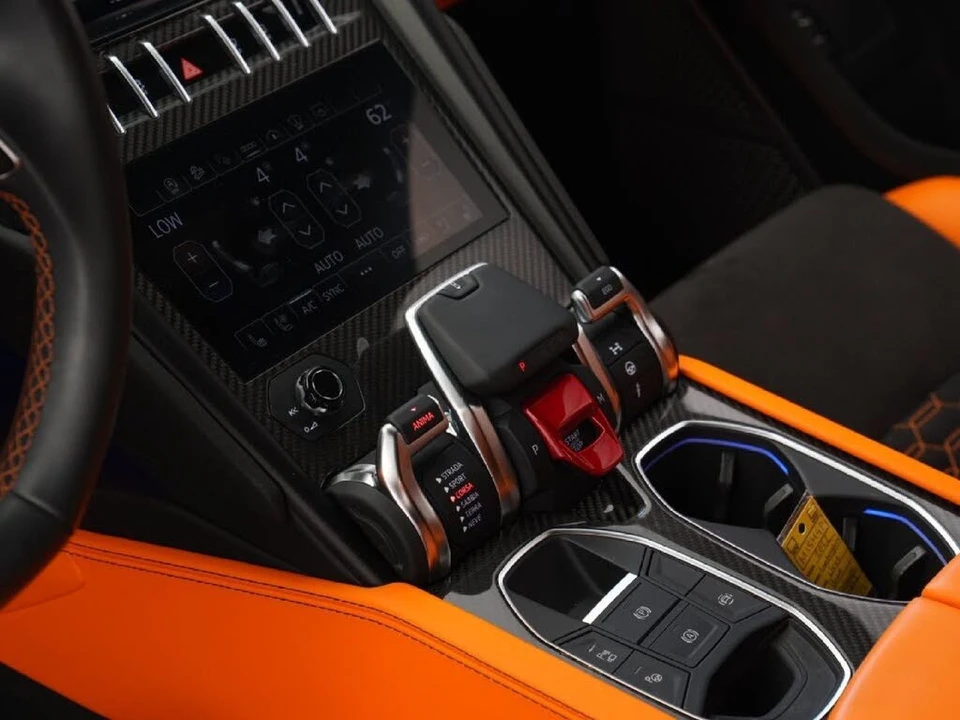 2022 Lamborghini Urus - Image 15 of 31