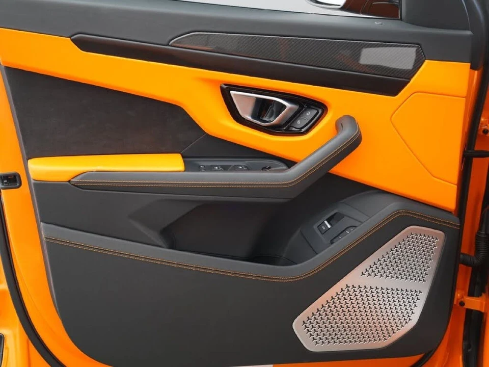 2022 Lamborghini Urus - Image 16 of 31