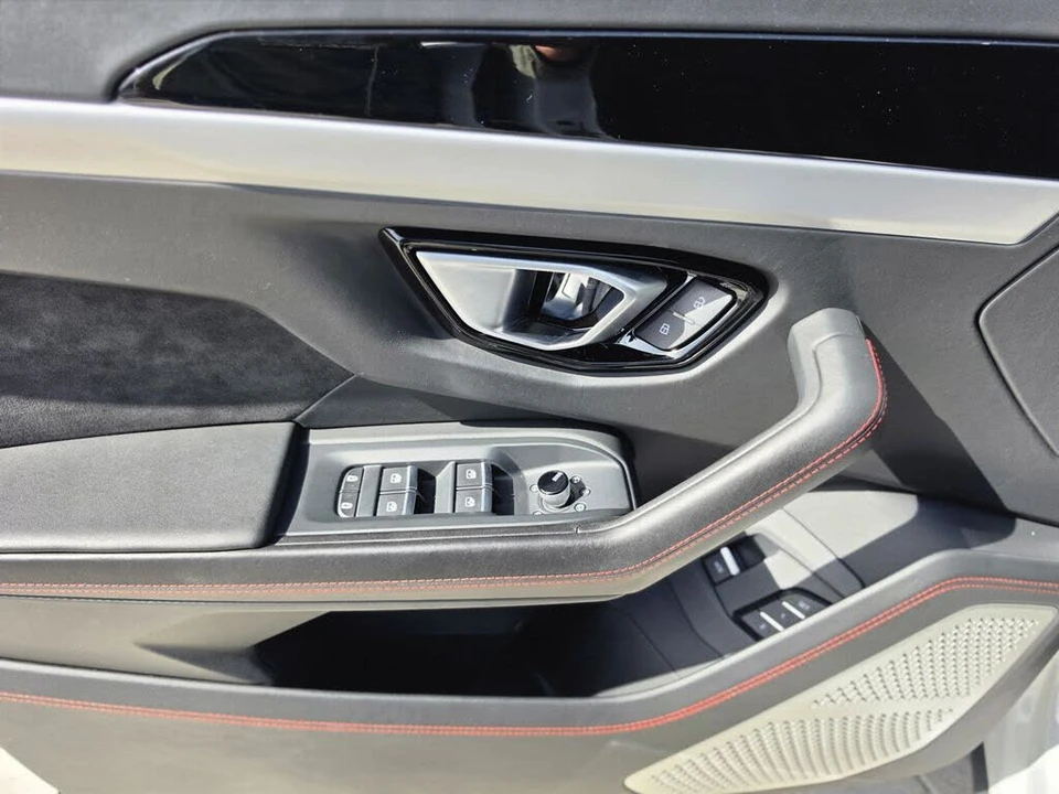 2022 Lamborghini Urus - Image 15 of 27