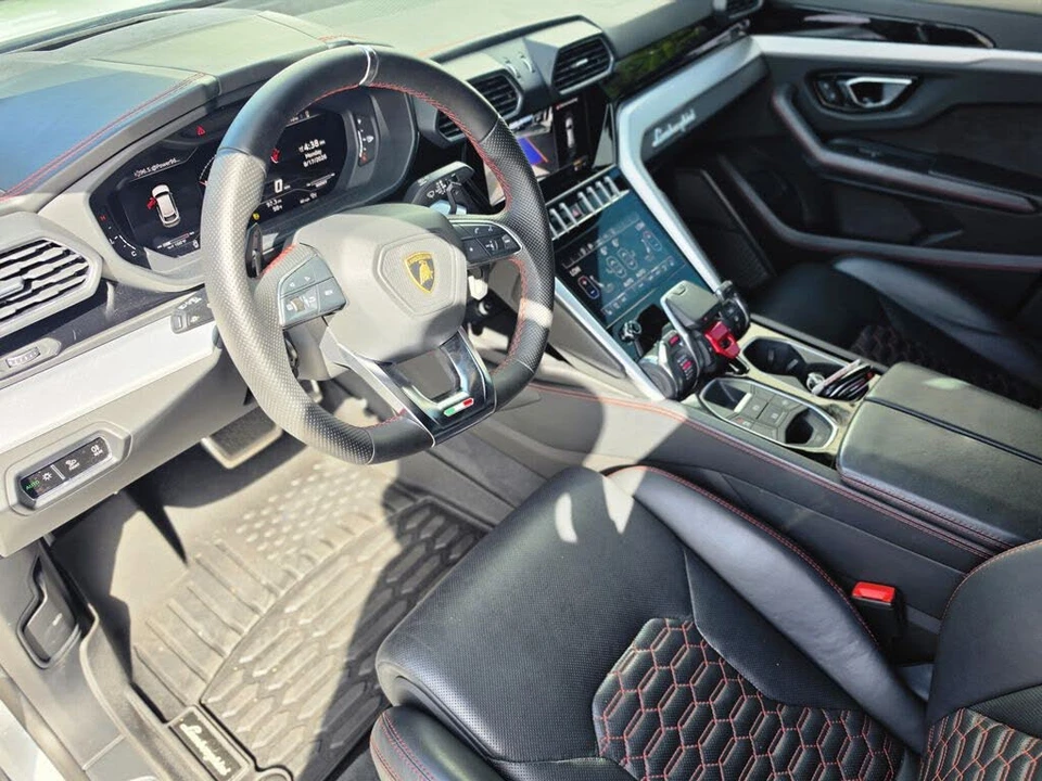 2022 Lamborghini Urus - Image 17 of 27
