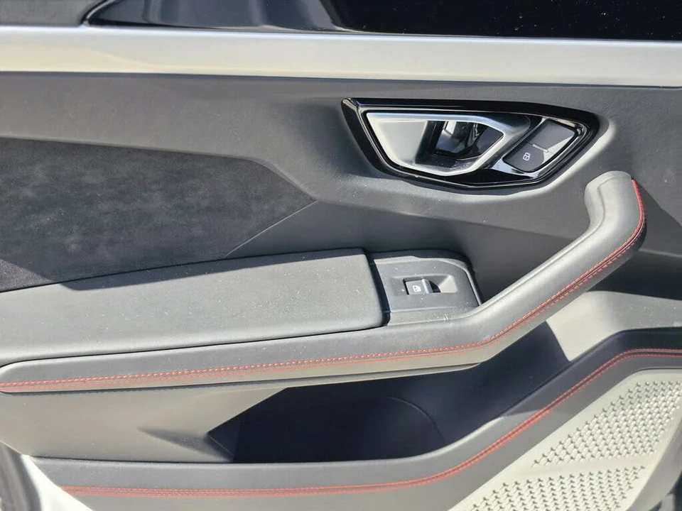 2022 Lamborghini Urus - Image 9 of 27