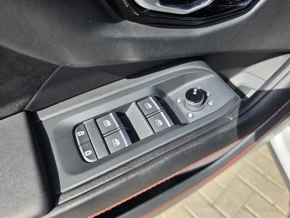 2022 Lamborghini Urus - Image 16 of 27