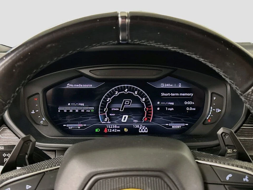 2022 Lamborghini Urus - Image 10 of 31