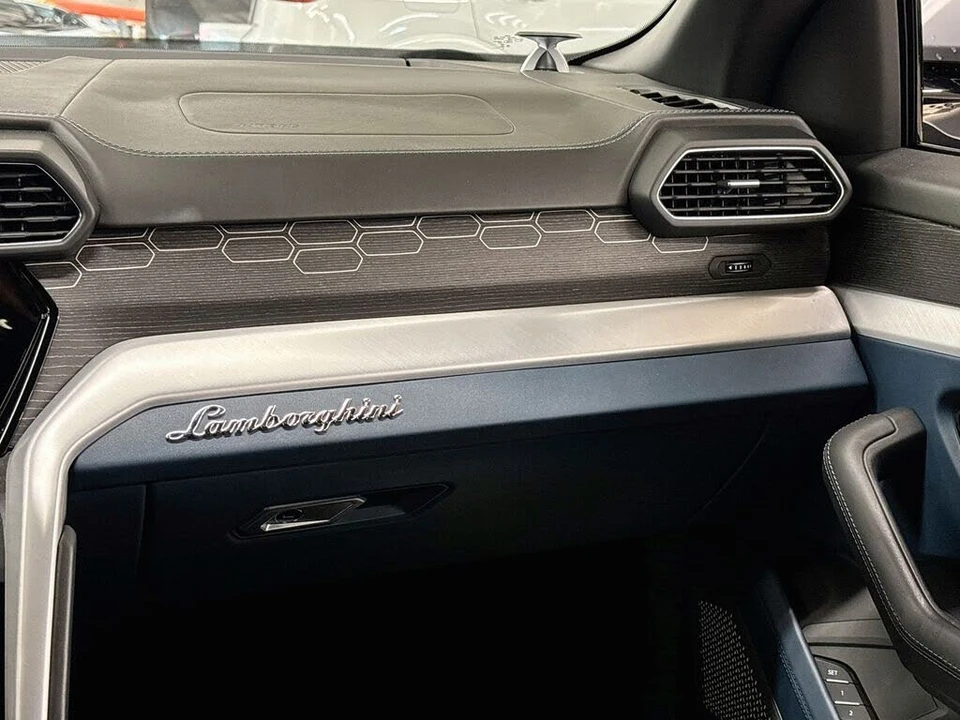 2022 Lamborghini Urus - Image 27 of 31