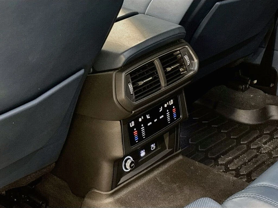 2022 Lamborghini Urus - Image 17 of 31