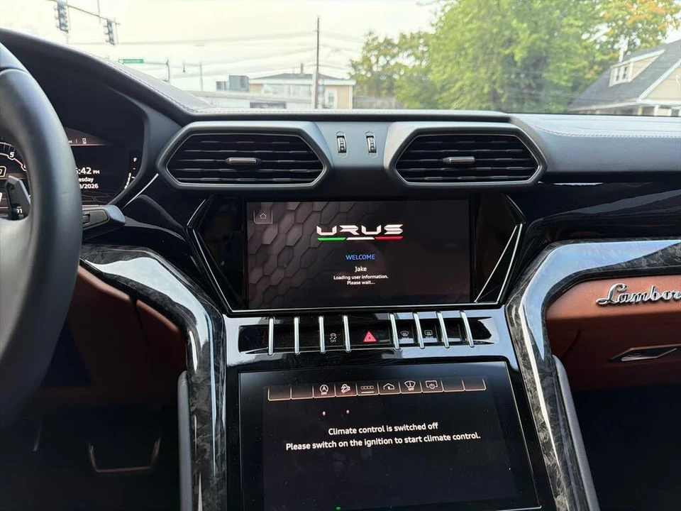2022 Lamborghini Urus - Image 16 of 29