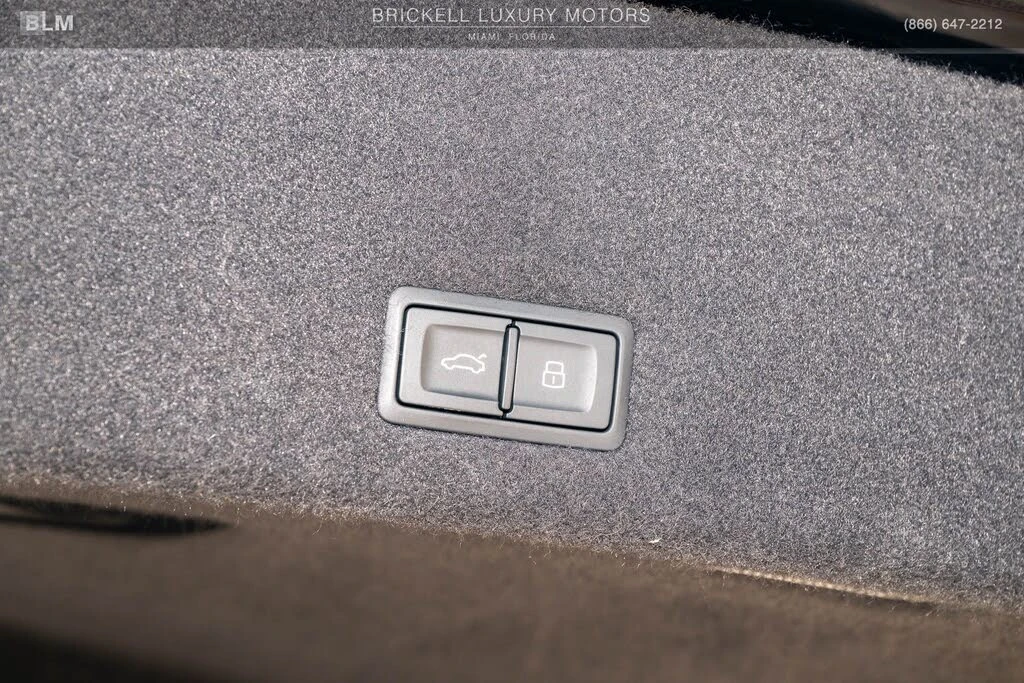 2022 Lamborghini Urus - Image 17 of 31