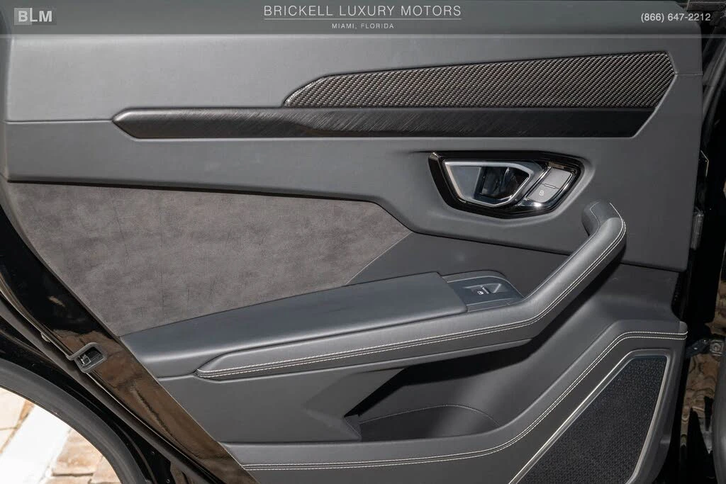 2022 Lamborghini Urus - Image 19 of 31