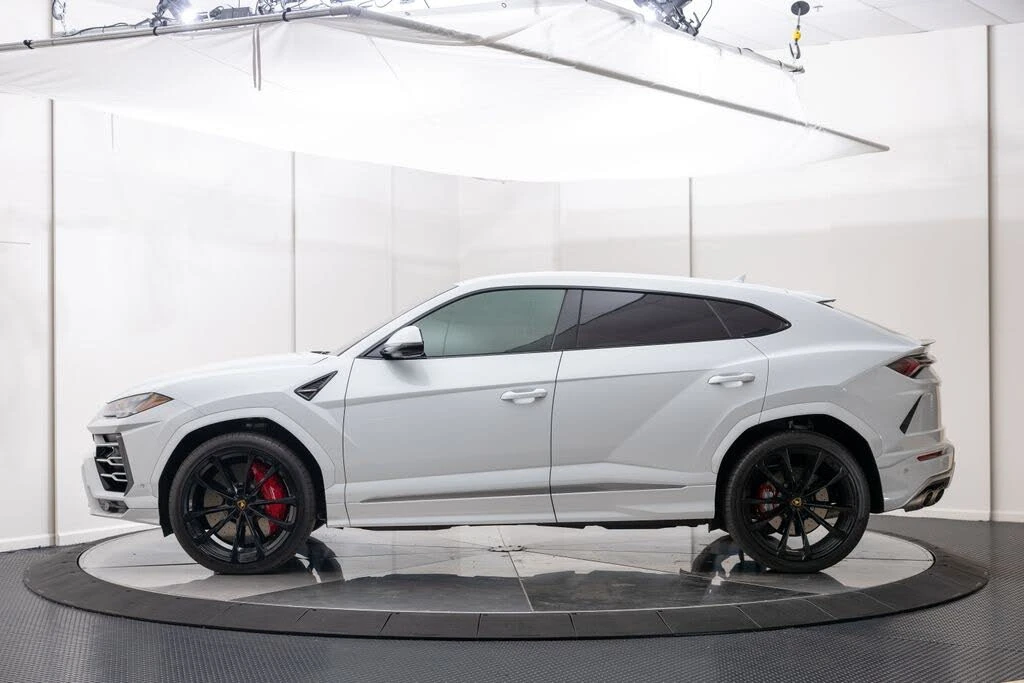 2022 Lamborghini Urus - Image 2 of 31