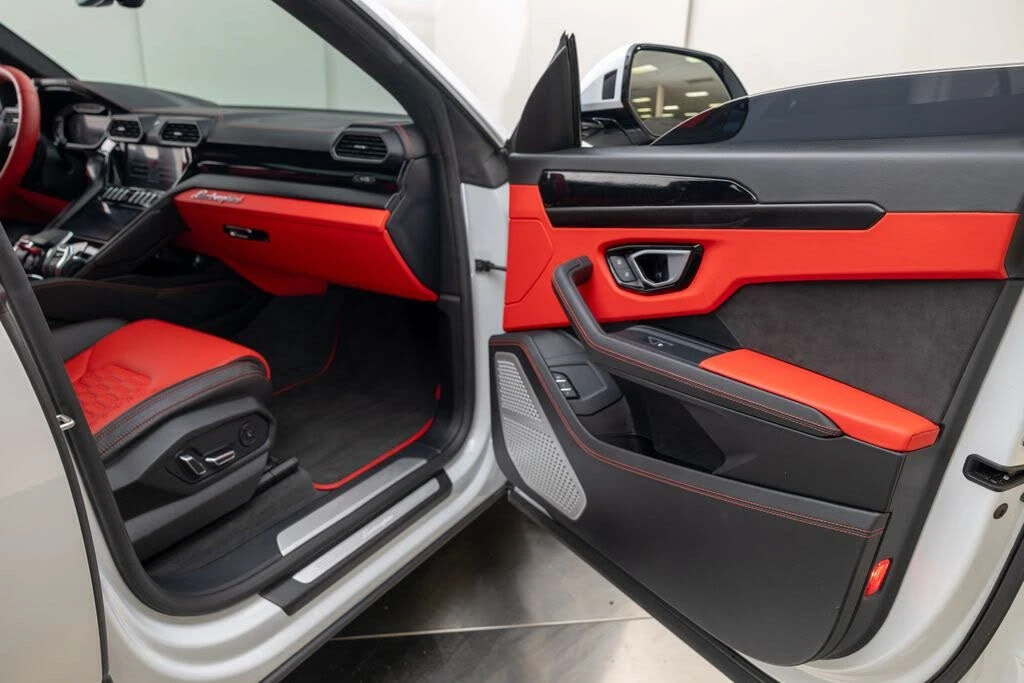 2022 Lamborghini Urus - Image 19 of 31
