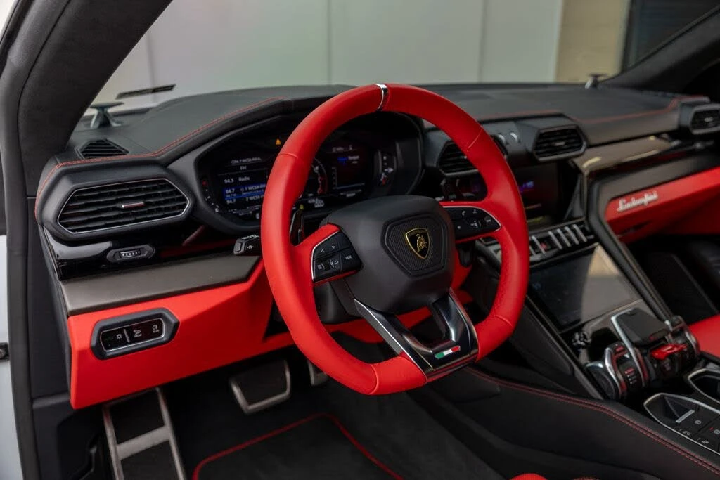 2022 Lamborghini Urus - Image 17 of 31
