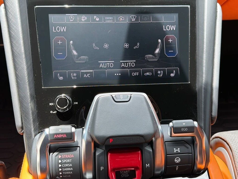 2022 Lamborghini Urus - Image 27 of 30