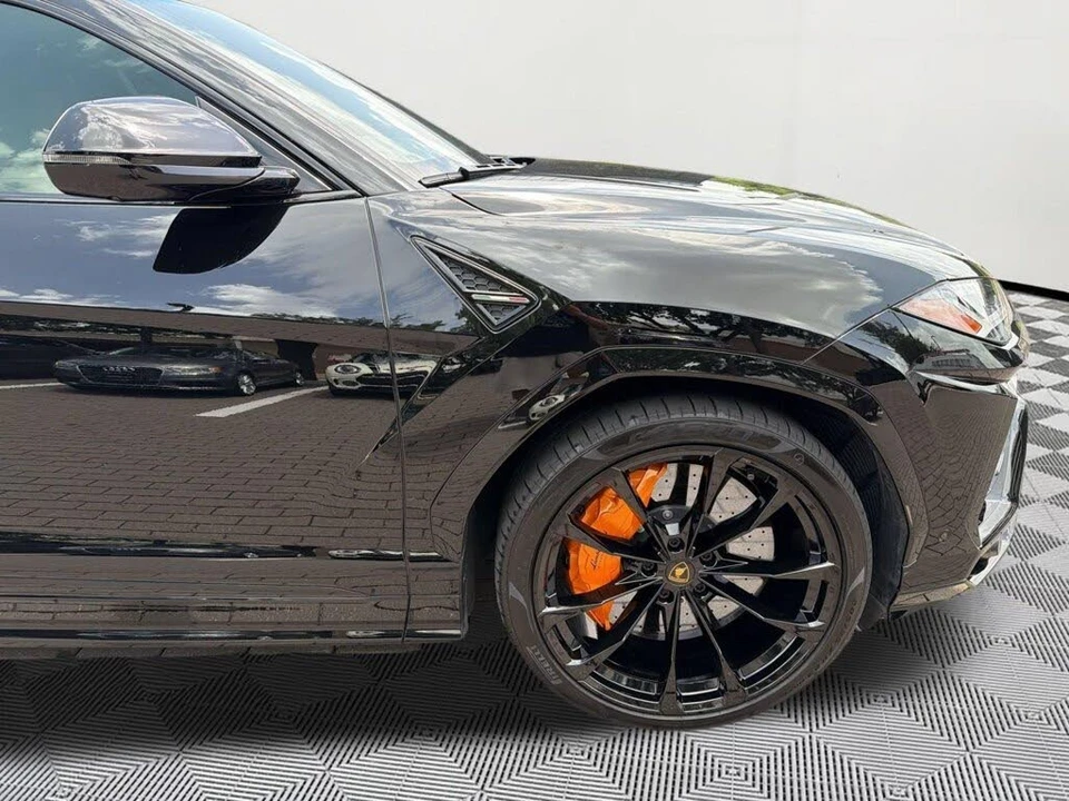 2022 Lamborghini Urus - Image 13 of 30