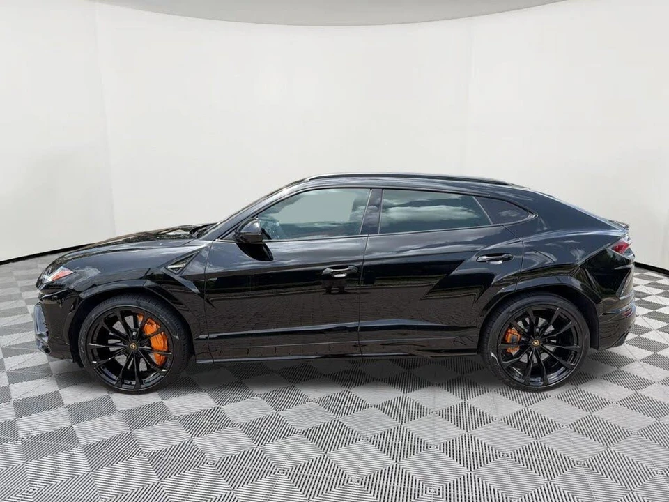 2022 Lamborghini Urus - Image 2 of 30