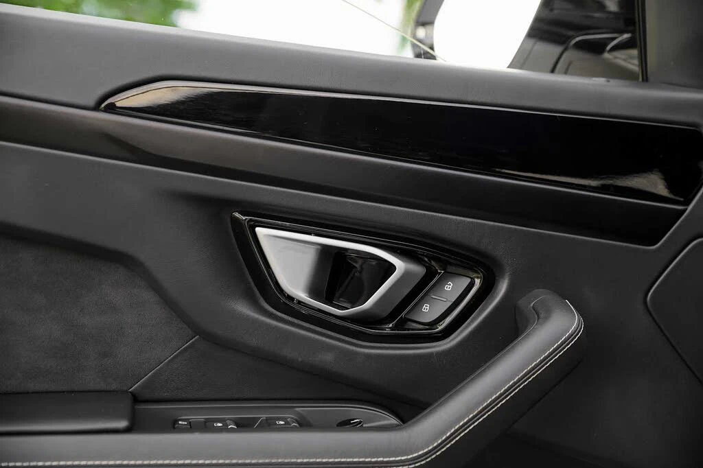 2022 Lamborghini Urus - Image 29 of 31