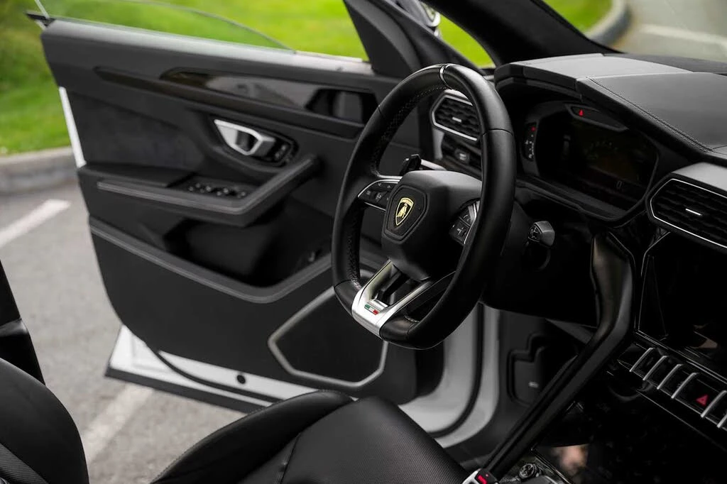 2022 Lamborghini Urus - Image 4 of 31