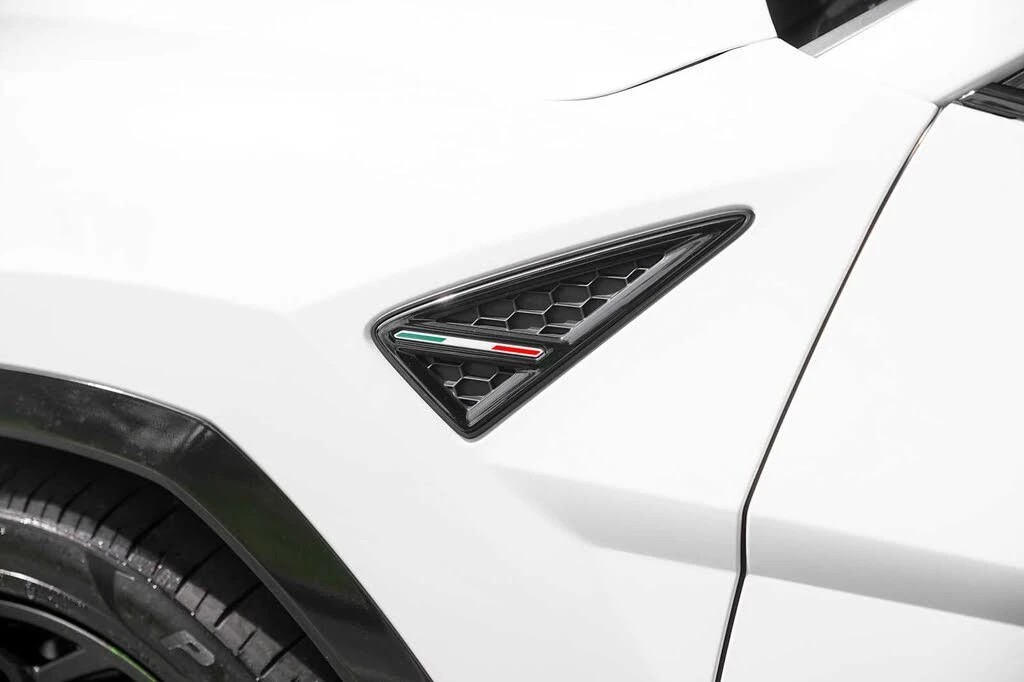 2022 Lamborghini Urus - Image 17 of 31