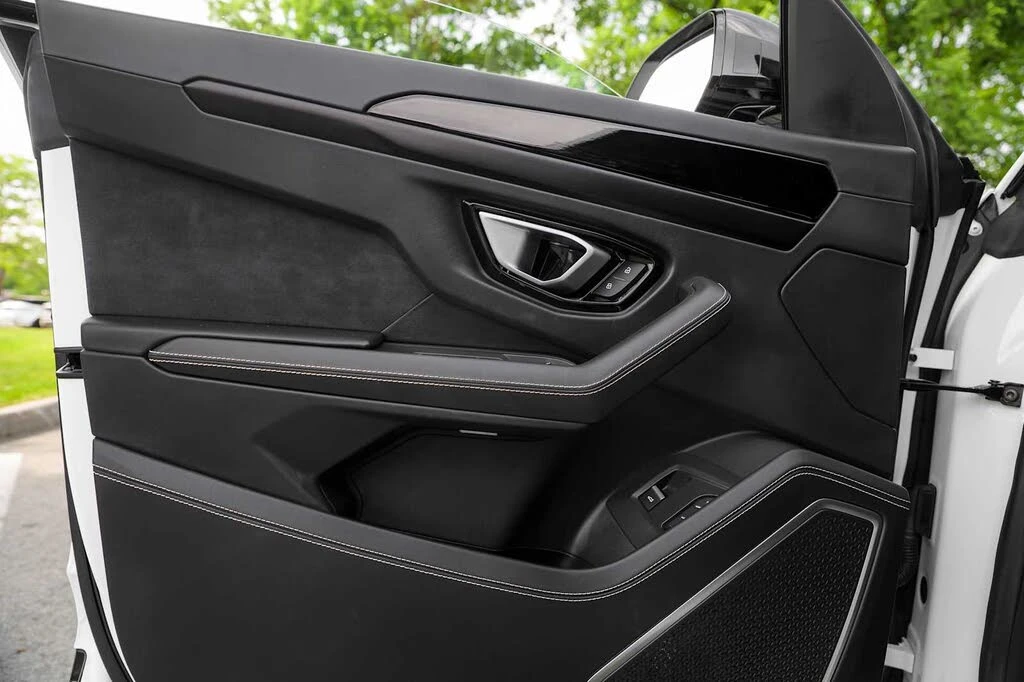 2022 Lamborghini Urus - Image 27 of 31