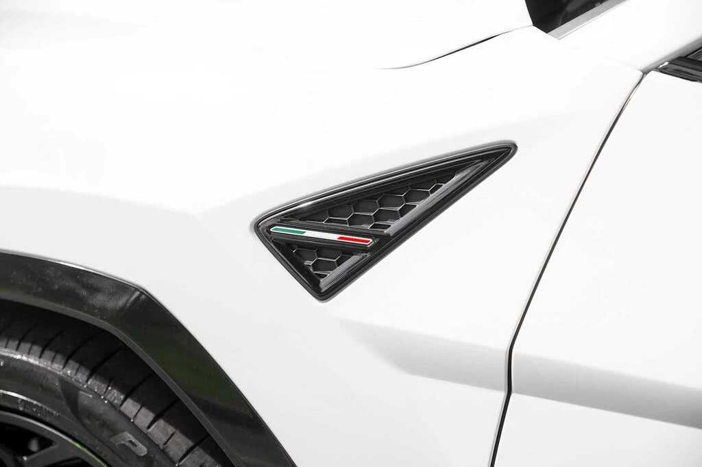 2022 Lamborghini Urus - Image 17 of 31