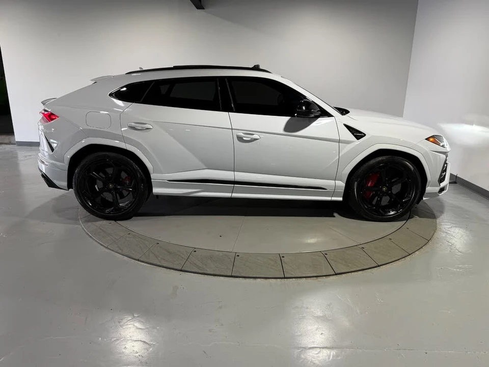 2022 Lamborghini Urus - Image 11 of 31