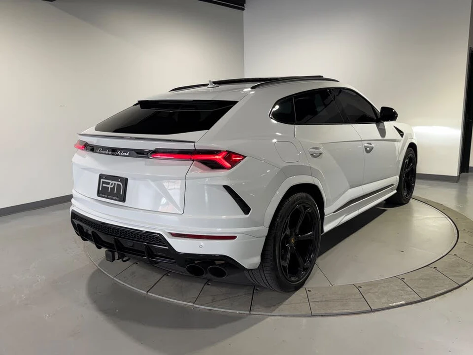 2022 Lamborghini Urus - Image 12 of 31