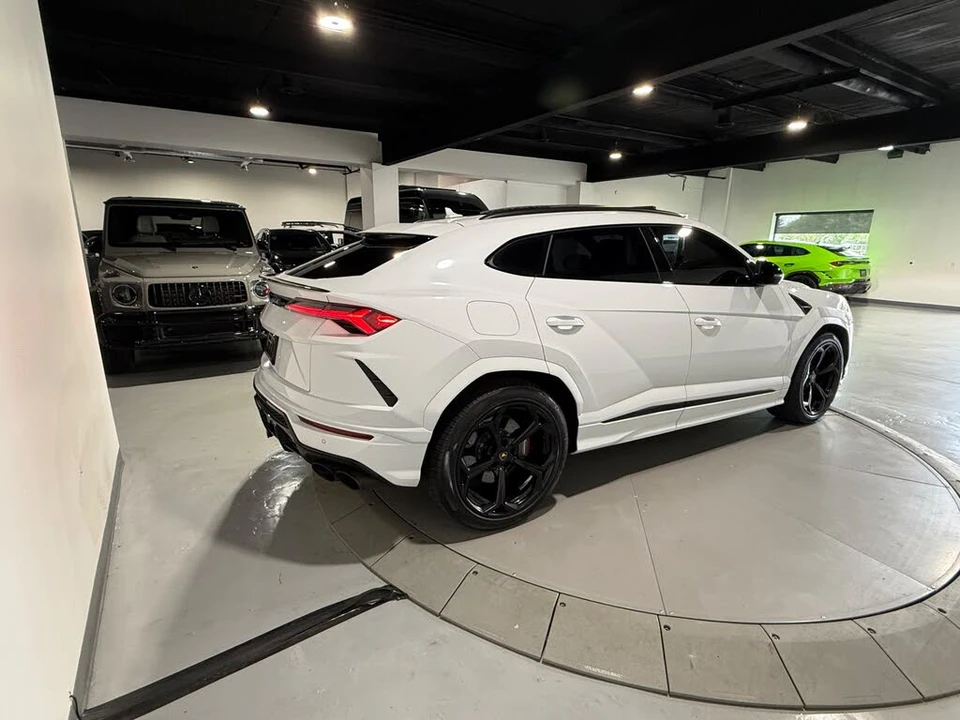 2022 Lamborghini Urus - Image 13 of 31