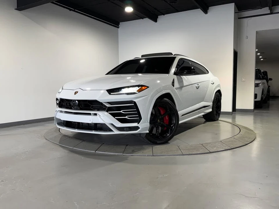 2022 Lamborghini Urus - Image 2 of 31