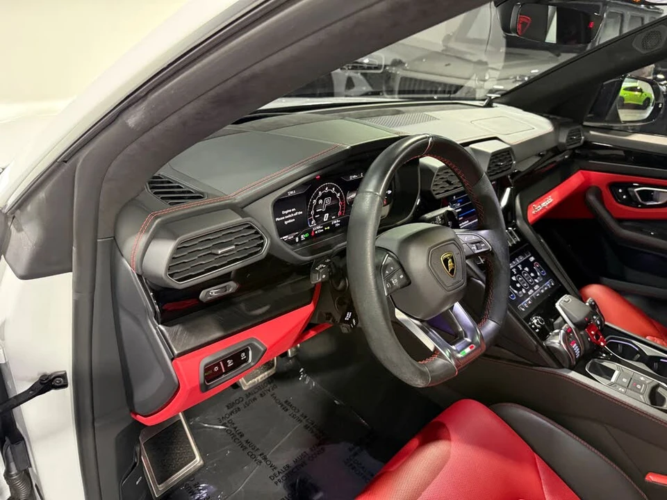2022 Lamborghini Urus - Image 25 of 31