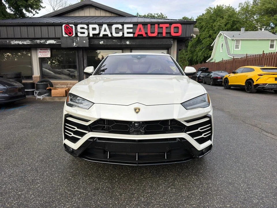 2022 Lamborghini Urus - Image 2 of 26
