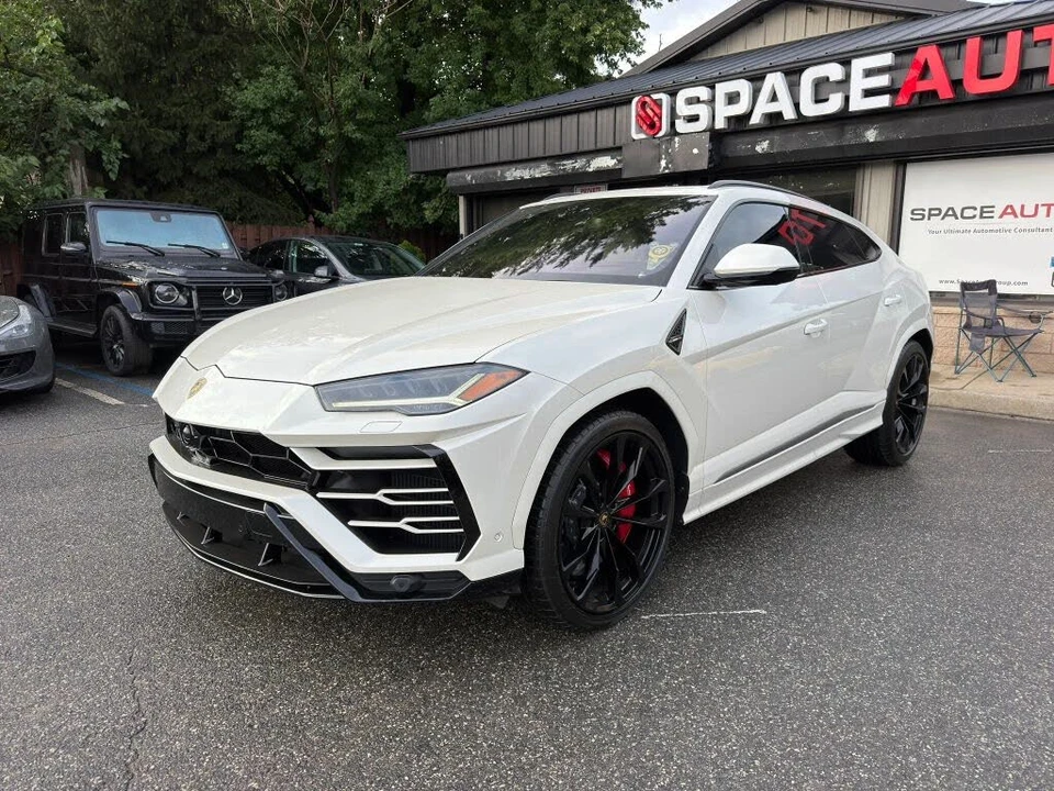 2022 Lamborghini Urus - Image 9 of 26