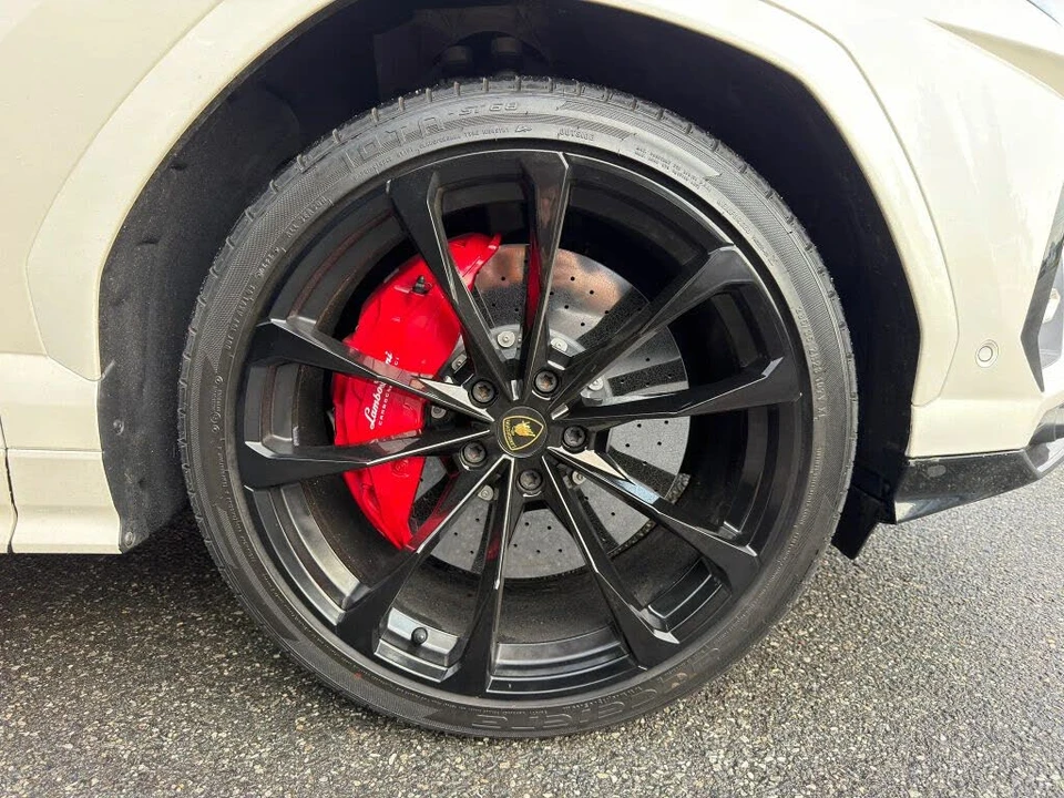 2022 Lamborghini Urus - Image 16 of 26