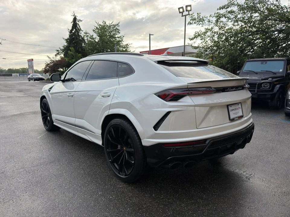 2022 Lamborghini Urus - Image 10 of 26