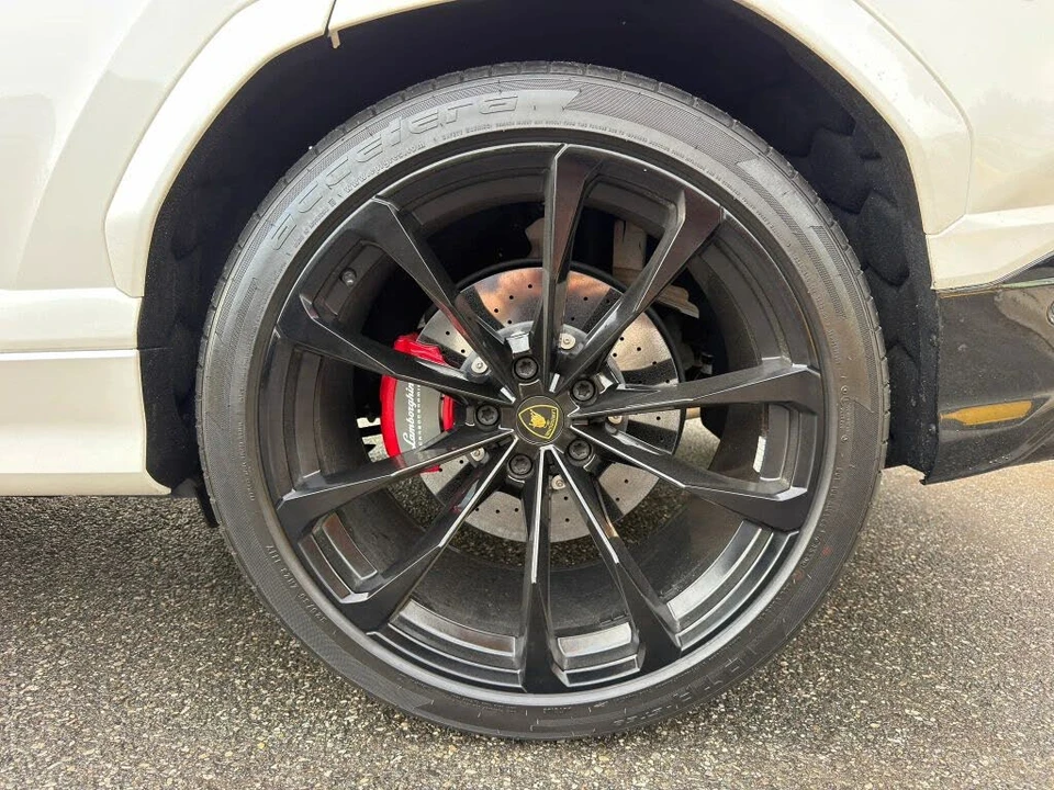 2022 Lamborghini Urus - Image 13 of 26