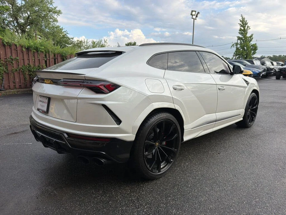 2022 Lamborghini Urus - Image 8 of 26