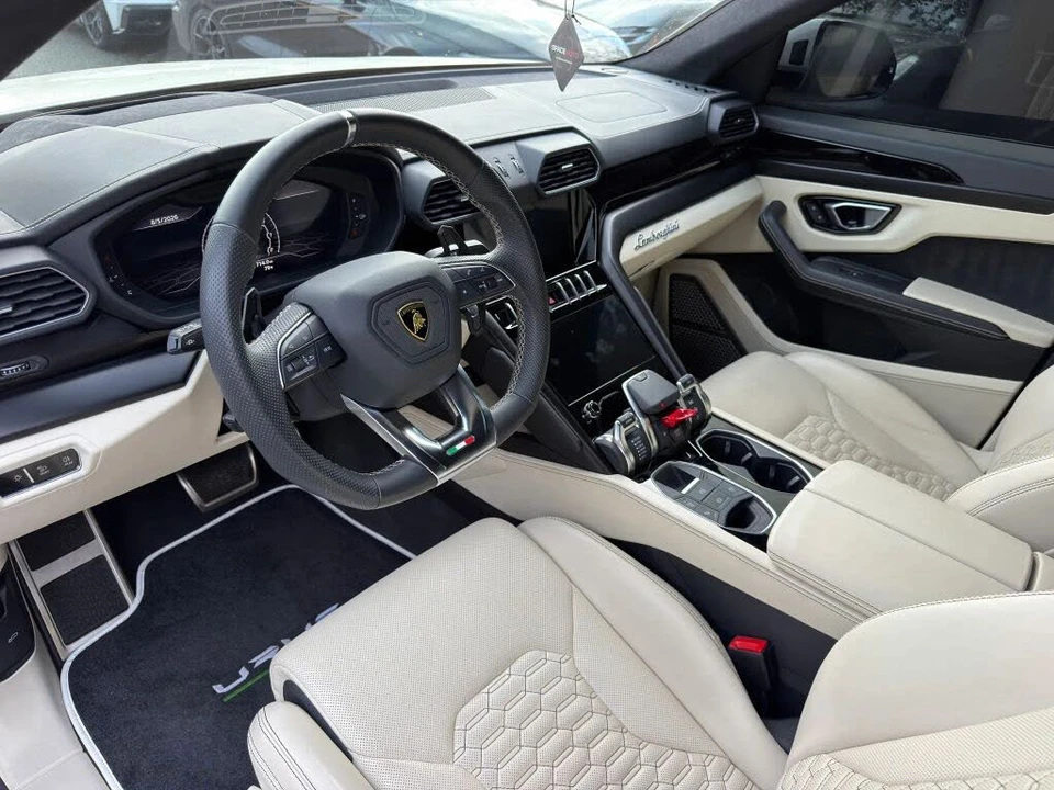2022 Lamborghini Urus - Image 5 of 26