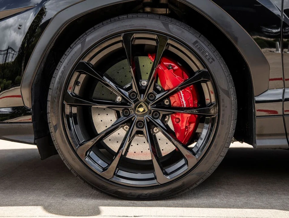2022 Lamborghini Urus - Image 13 of 31