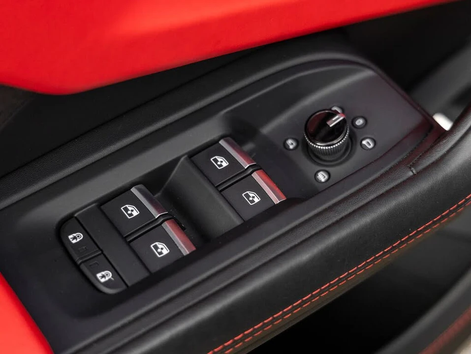 2022 Lamborghini Urus - Image 19 of 31