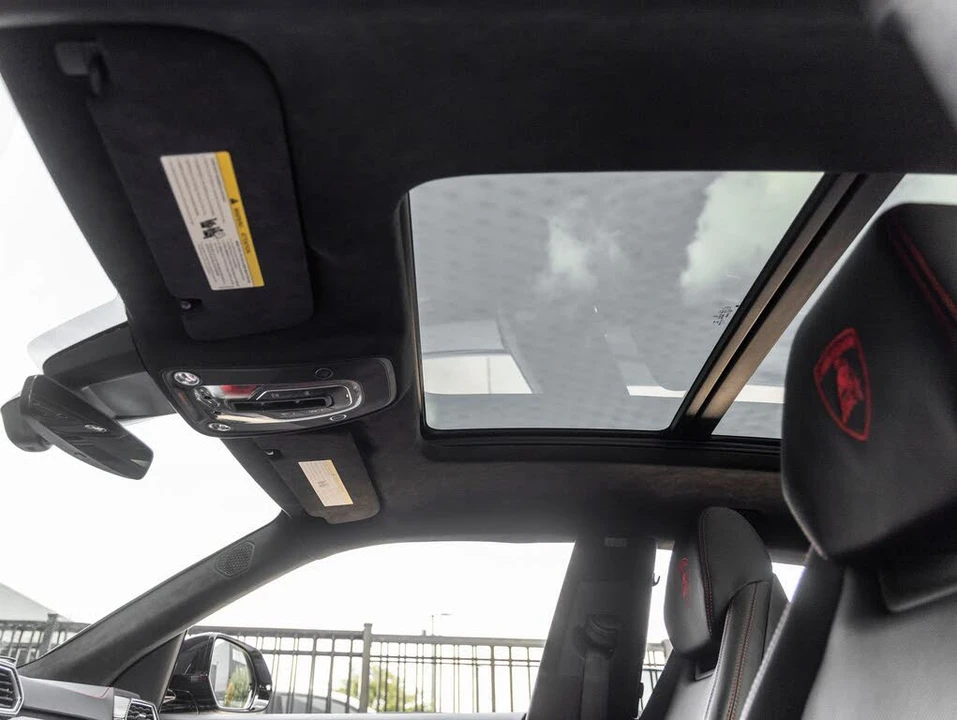 2022 Lamborghini Urus - Image 25 of 31
