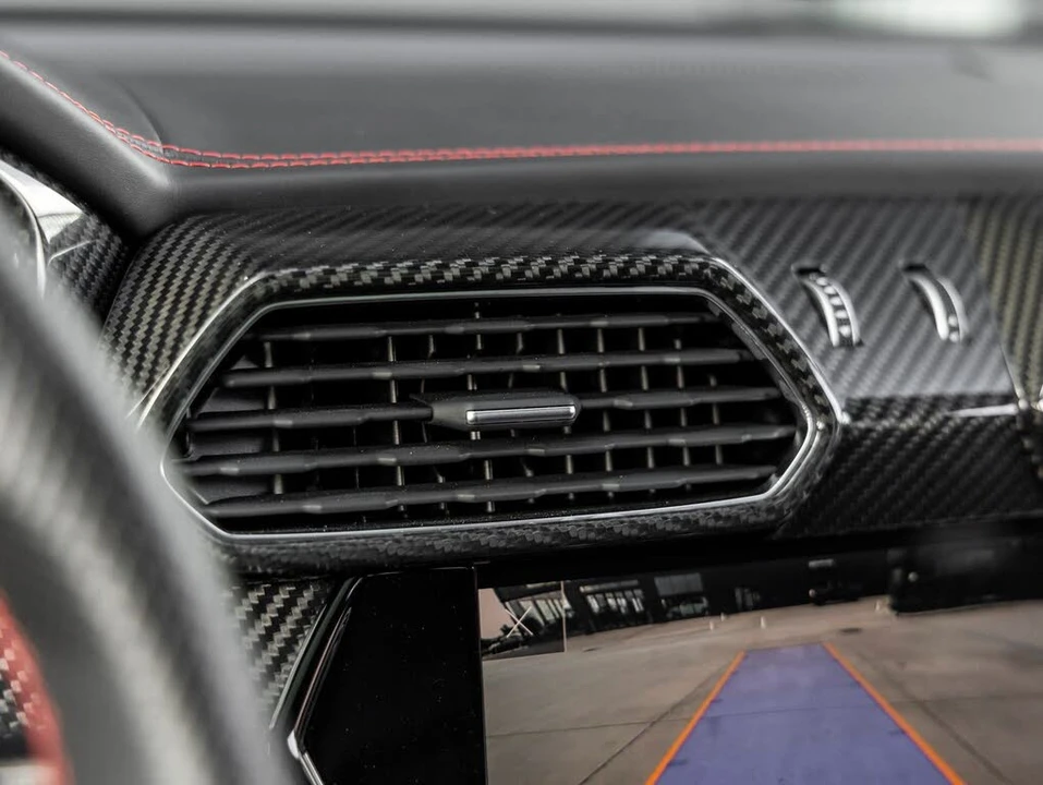 2022 Lamborghini Urus - Image 29 of 31