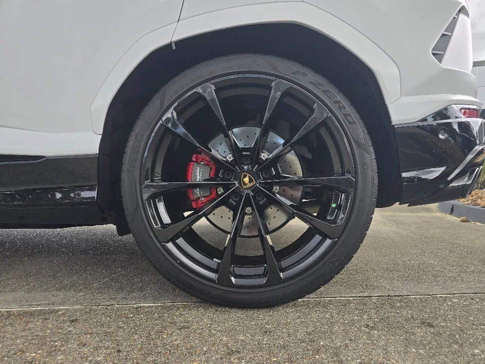 2022 Lamborghini Urus - Image 11 of 27