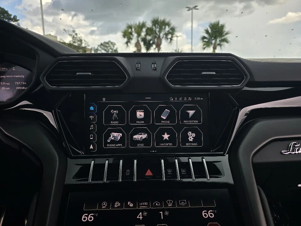 2022 Lamborghini Urus - Image 18 of 27