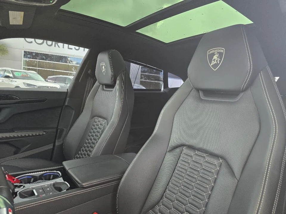 2022 Lamborghini Urus - Image 12 of 27