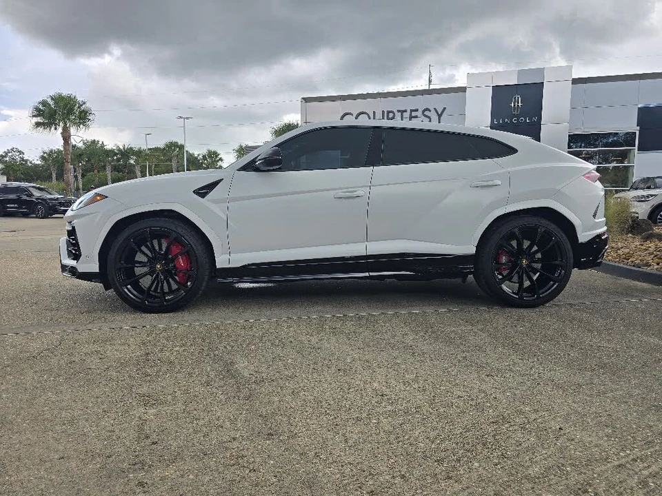 2022 Lamborghini Urus - Image 2 of 27