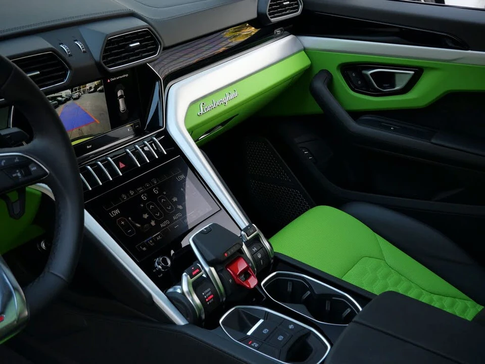 2022 Lamborghini Urus - Image 21 of 31