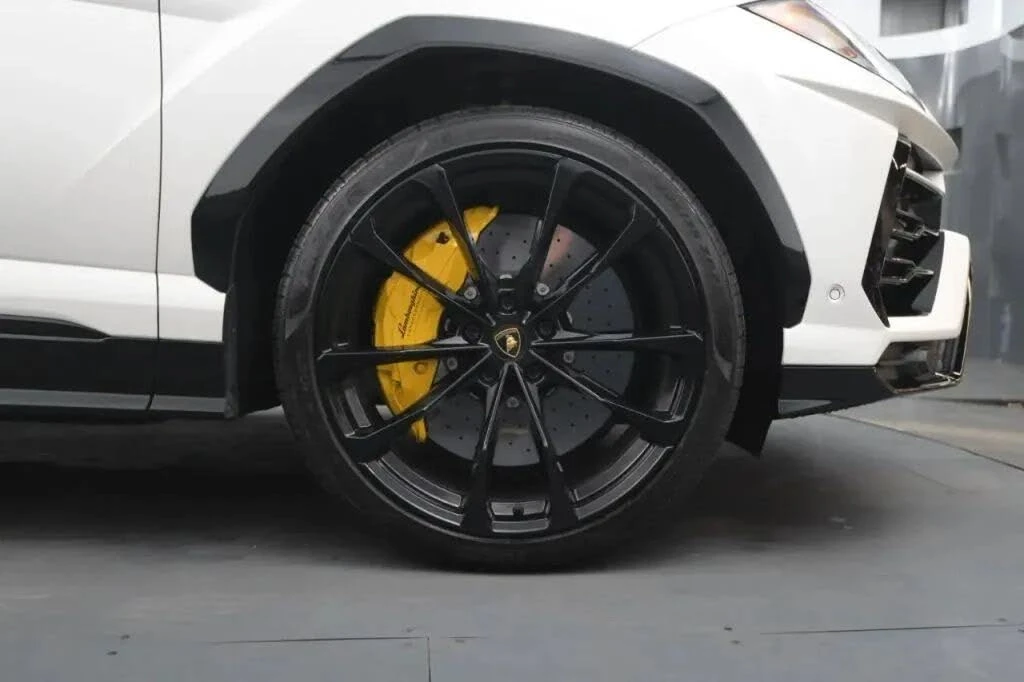 2022 Lamborghini Urus - Image 24 of 31