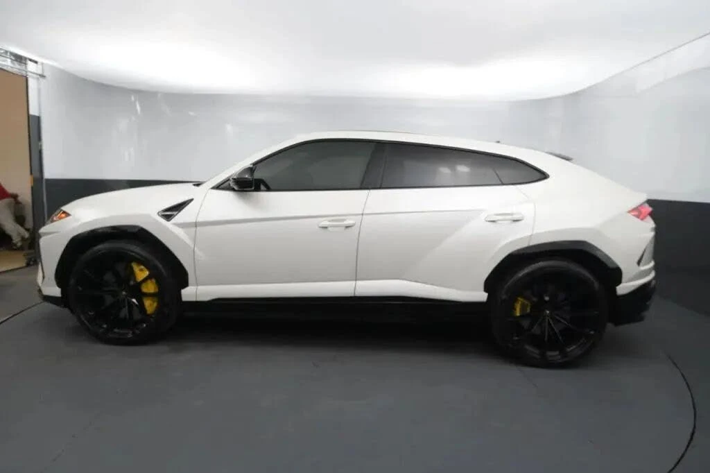 2022 Lamborghini Urus - Image 2 of 31